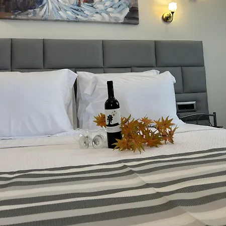 Golden Moments Luxury Stone A Aparthotel Messaria (Santorini)