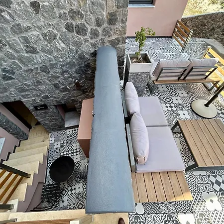 Golden Moments Luxury Stone A Aparthotel Messaria (Santorini)