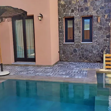 Aparthotel Golden Moments Luxury Stone A Messaria (Santorini)