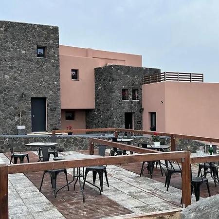 Golden Moments Luxury Stone A Aparthotel Messaria (Santorini)